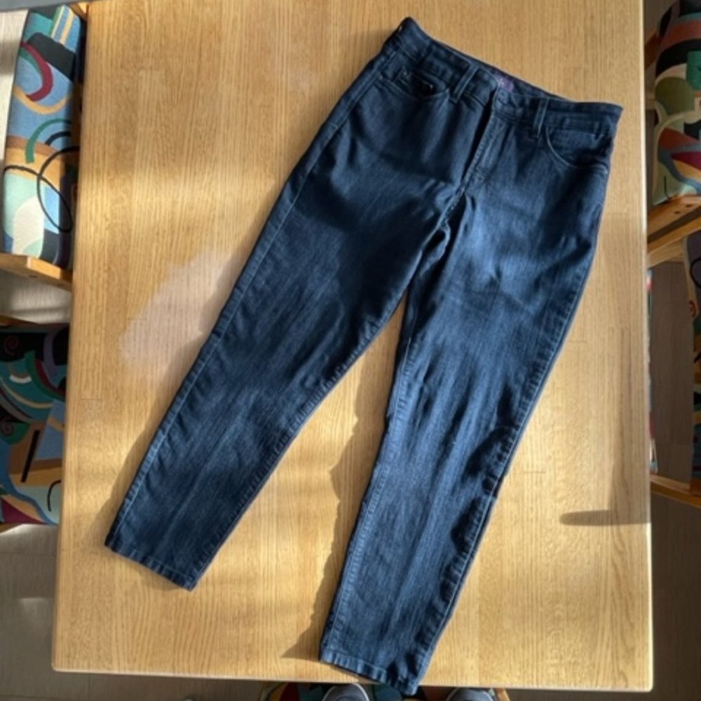 NYDJ NOT YOUR DAUGHTER’S JEANS Size 6-8 With Flattering Lift/Tuck Technology